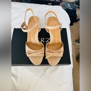 Naturalizer Women's Beige Bow Sandals